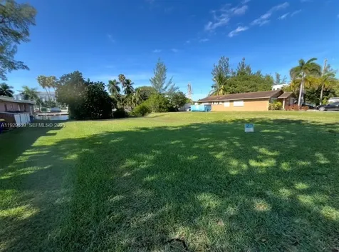157 NW 14th Way Dania Beach FL 33004