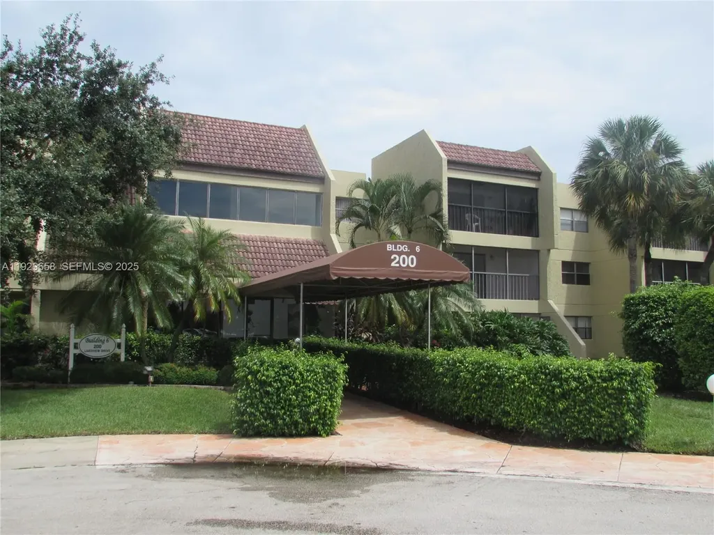 200 Lakeview Drive Weston FL 33326