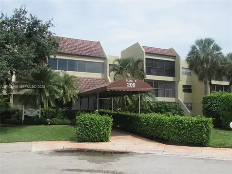 200 Lakeview Drive Weston FL 33326