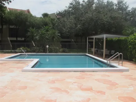 200 Lakeview Drive Weston FL 33326