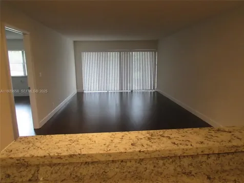 200 Lakeview Drive Weston FL 33326