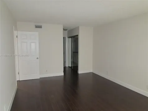 200 Lakeview Drive Weston FL 33326