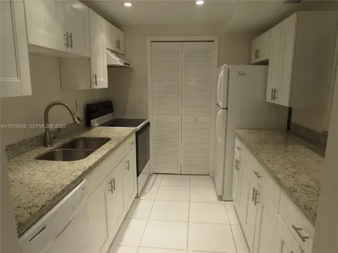 200 Lakeview Drive Weston FL 33326