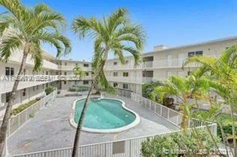 1895 Venice Park Drive Miami FL 33181