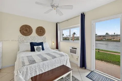 800 SW 10th Terrace Hallandale Beach FL 33009