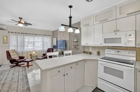 800 SW 10th Terrace Hallandale Beach FL 33009