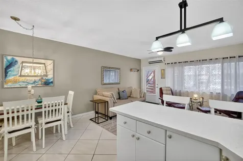 800 SW 10th Terrace Hallandale Beach FL 33009
