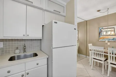 800 SW 10th Terrace Hallandale Beach FL 33009