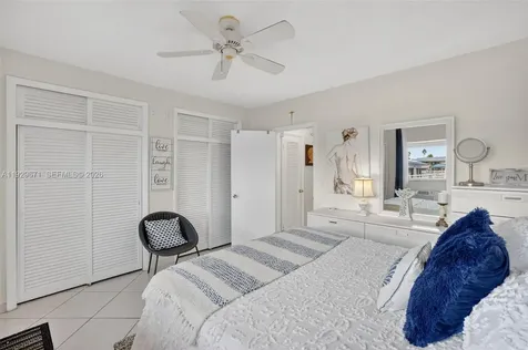 800 SW 10th Terrace Hallandale Beach FL 33009