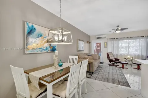 800 SW 10th Terrace Hallandale Beach FL 33009