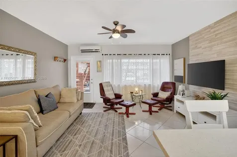 800 SW 10th Terrace Hallandale Beach FL 33009