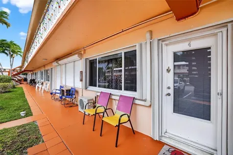 800 SW 10th Terrace Hallandale Beach FL 33009