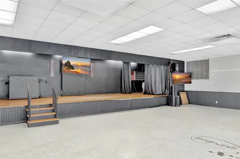 800 SW 10th Terrace Hallandale Beach FL 33009