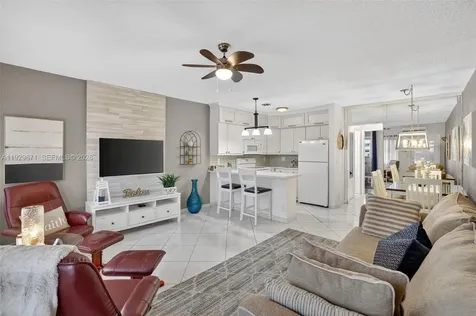 800 SW 10th Terrace Hallandale Beach FL 33009