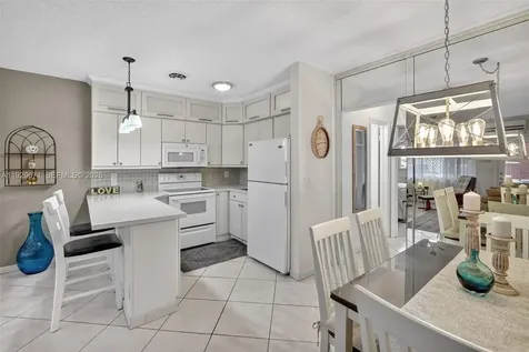 800 SW 10th Terrace Hallandale Beach FL 33009