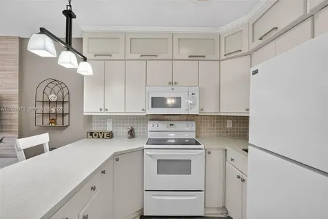 800 SW 10th Terrace Hallandale Beach FL 33009