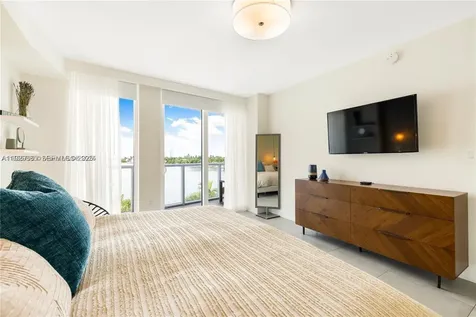 9821 E Bay Harbor Drive Bay Harbor Islands FL 33154
