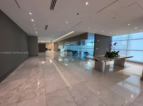 175 SW 7th Street Miami FL 33130