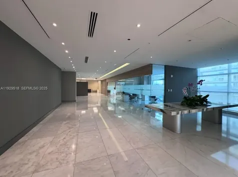 175 SW 7th Street Miami FL 33130