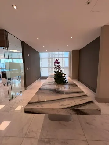 175 SW 7th Street Miami FL 33130