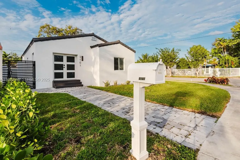 2101 SW 16th Terrace Miami FL 33145