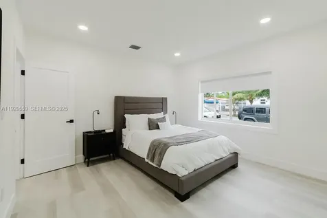 2101 SW 16th Terrace Miami FL 33145