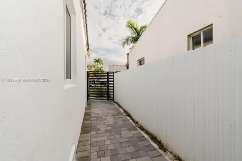 2101 SW 16th Terrace Miami FL 33145