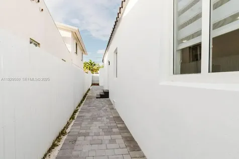 2101 SW 16th Terrace Miami FL 33145
