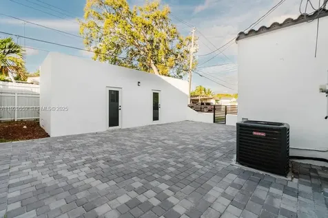 2101 SW 16th Terrace Miami FL 33145