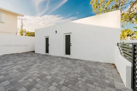 2101 SW 16th Terrace Miami FL 33145