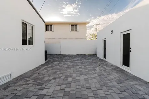 2101 SW 16th Terrace Miami FL 33145