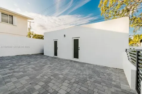 2101 SW 16th Terrace Miami FL 33145