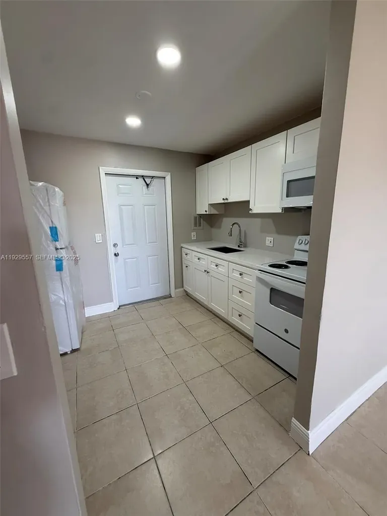 850 E Commercial Boulevard Oakland Park FL 33334