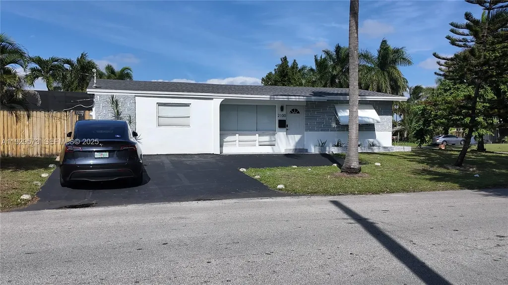 2100 N 57th Way Hollywood FL 33021