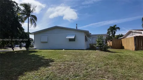 2100 N 57th Way Hollywood FL 33021