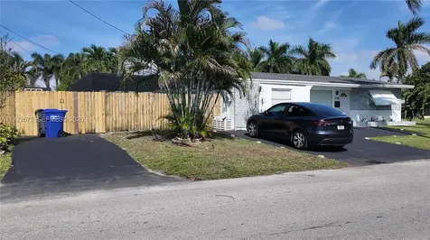 2100 N 57th Way Hollywood FL 33021