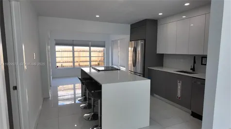 2100 N 57th Way Hollywood FL 33021