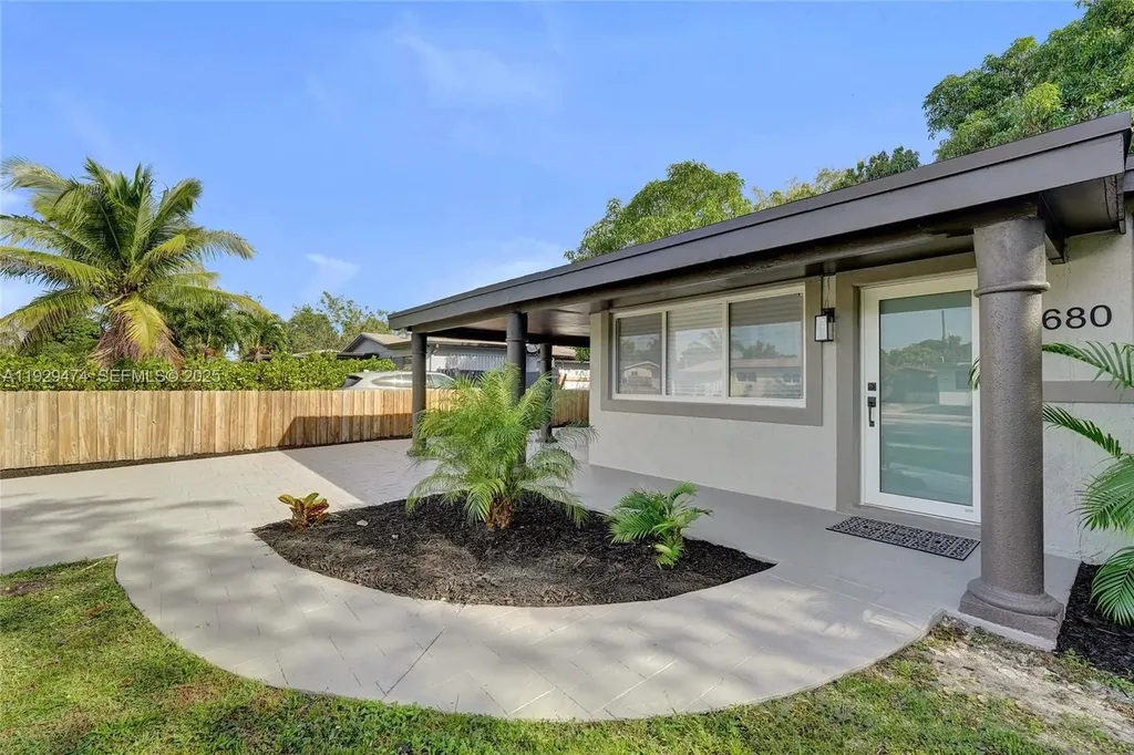 680 SW 29th Terrace Fort Lauderdale FL 33312