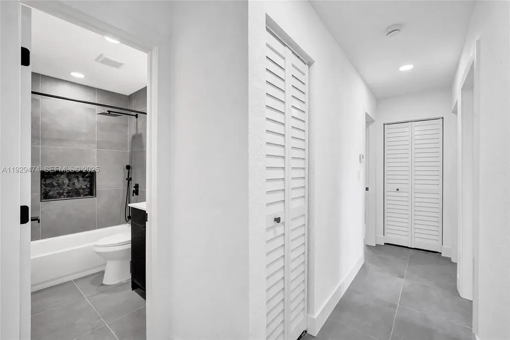 680 SW 29th Terrace Fort Lauderdale FL 33312
