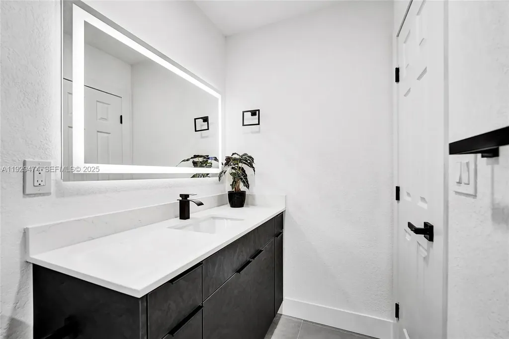 680 SW 29th Terrace Fort Lauderdale FL 33312