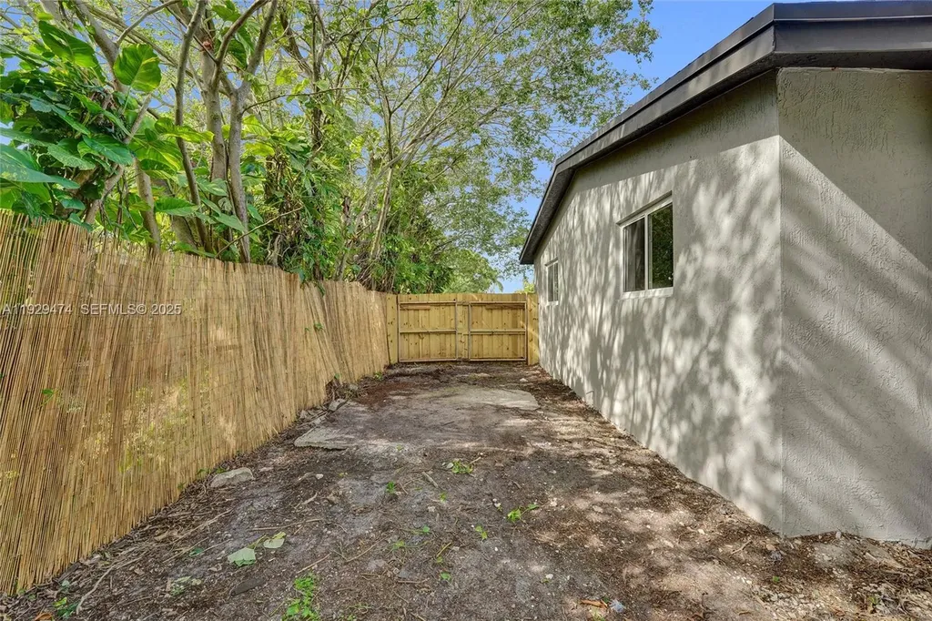 680 SW 29th Terrace Fort Lauderdale FL 33312