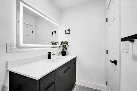 680 SW 29th Terrace Fort Lauderdale FL 33312