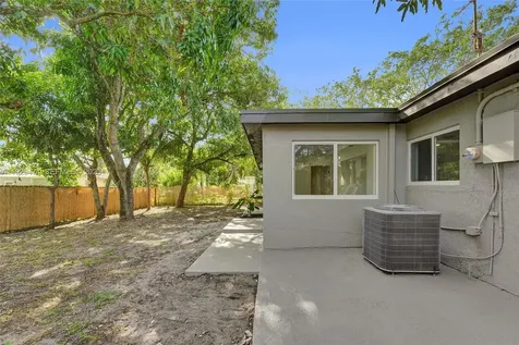 680 SW 29th Terrace Fort Lauderdale FL 33312