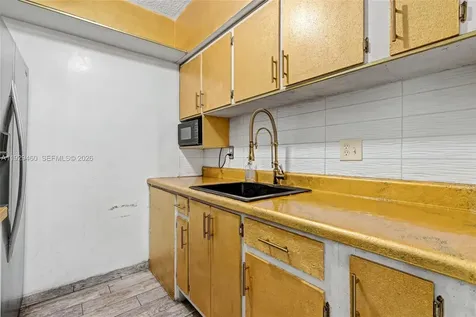 815 SW 10th Terrace Hallandale Beach FL 33009