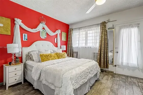 815 SW 10th Terrace Hallandale Beach FL 33009
