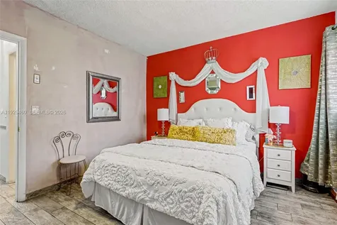 815 SW 10th Terrace Hallandale Beach FL 33009