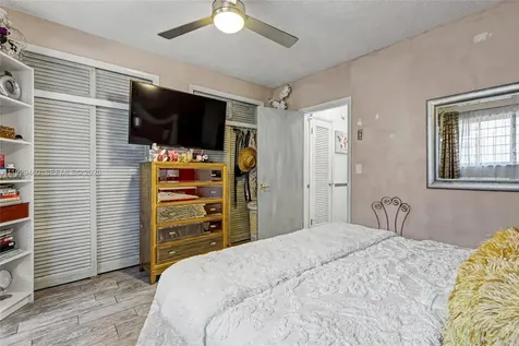 815 SW 10th Terrace Hallandale Beach FL 33009