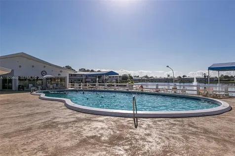815 SW 10th Terrace Hallandale Beach FL 33009