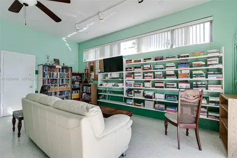 815 SW 10th Terrace Hallandale Beach FL 33009