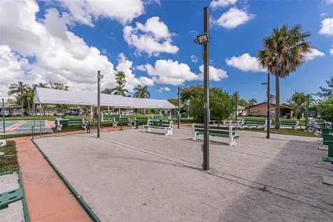 815 SW 10th Terrace Hallandale Beach FL 33009